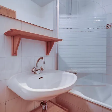 Self Catered With Indoor Pool Эссер-Роман